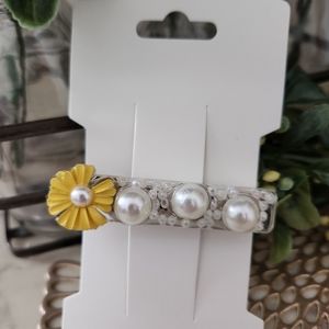 Pearl Yellow flower hairclip